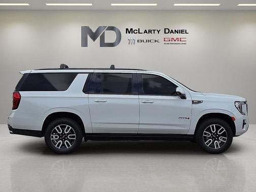 2024 GMC Yukon XL 4WD AT4
