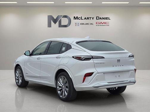 White Frost Tricoat 2026 Buick Envista Avenir FWD