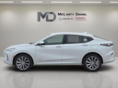 White Frost Tricoat 2026 Buick Envista Avenir FWD