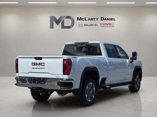 Glacier White Tricoat 2026 GMC Sierra 2500 SLT