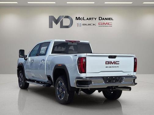 Glacier White Tricoat 2026 GMC Sierra 2500 SLT
