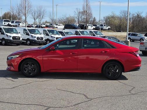2022 Hyundai ELANTRA SEL