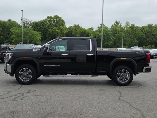 Onyx Black 2025 GMC Sierra 2500 SLT
