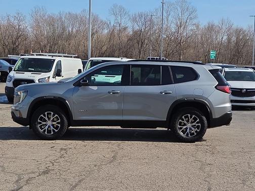 2024 GMC Acadia AWD AT4