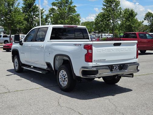 Summit White 2026 Chevrolet Silverado 2500 LT