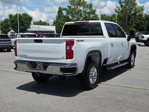 Summit White 2026 Chevrolet Silverado 2500 LT