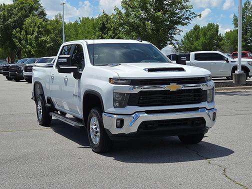Summit White 2026 Chevrolet Silverado 2500 LT
