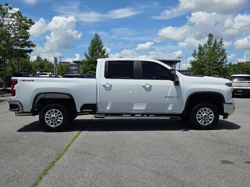 Summit White 2026 Chevrolet Silverado 2500 LT