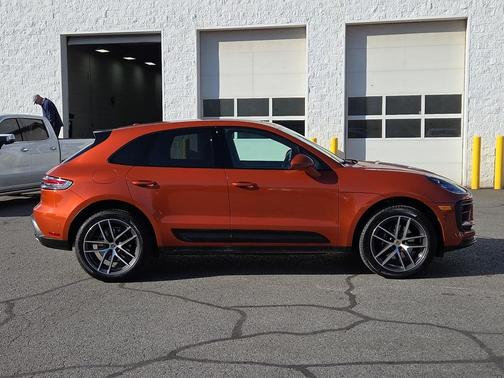 2023 Porsche Macan Base