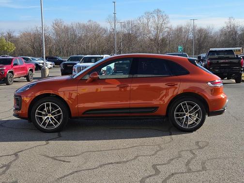 2023 Porsche Macan Base