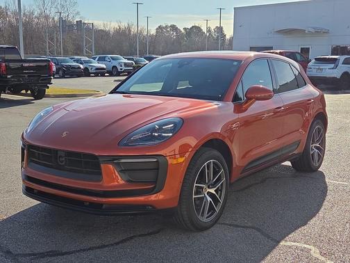 2023 Porsche Macan Base