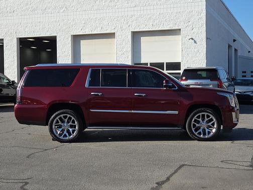 2017 Cadillac Escalade ESV Luxury