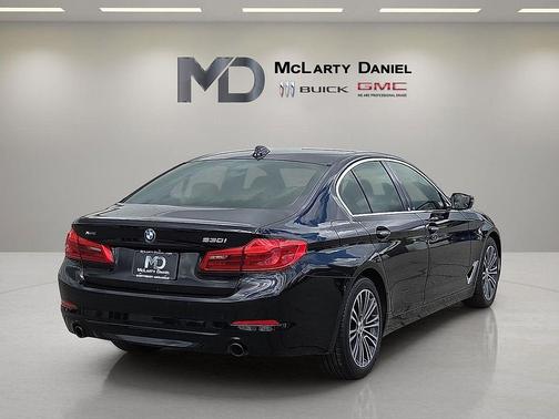 Jet Black 2018 BMW 530 xDrive