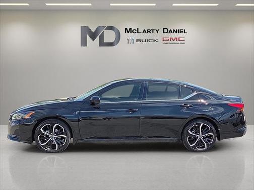 2023 Nissan Altima SR FWD