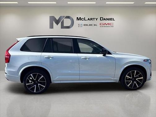 2023 Volvo XC90 Recharge Plug-In Hybrid T8 Ultimate Dark Theme 7-Seater