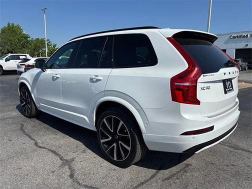 2023 Volvo XC90 Recharge Plug-In Hybrid T8 Ultimate Dark Theme 7-Seater