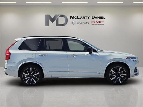 2023 Volvo XC90 Recharge Plug-In Hybrid T8 Ultimate Dark Theme 7-Seater