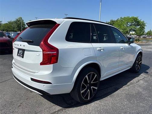 2023 Volvo XC90 Recharge Plug-In Hybrid T8 Ultimate Dark Theme 7-Seater