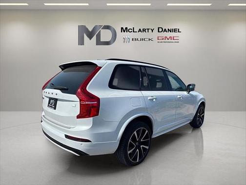 2023 Volvo XC90 Recharge Plug-In Hybrid T8 Ultimate Dark Theme 7-Seater
