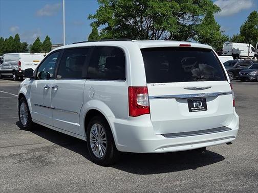 2015 Chrysler Town & Country Touring-L