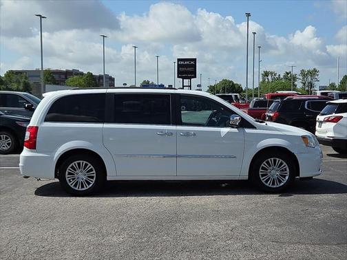 2015 Chrysler Town & Country Touring-L