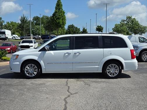 2015 Chrysler Town & Country Touring-L