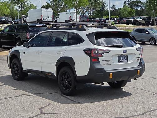 Crystal White Pearl 2023 Subaru Outback Wilderness