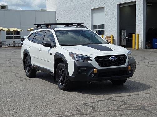Crystal White Pearl 2023 Subaru Outback Wilderness