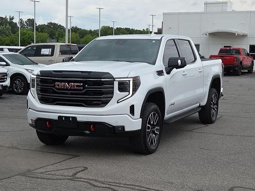 Summit White 2025 GMC Sierra 1500 AT4