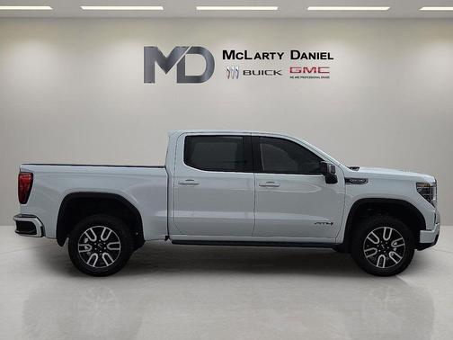 Summit White 2025 GMC Sierra 1500 AT4