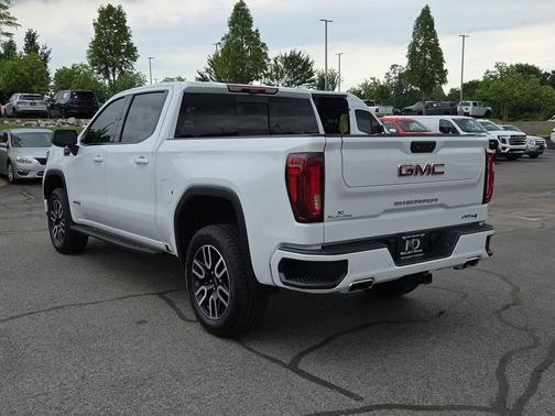 Summit White 2025 GMC Sierra 1500 AT4