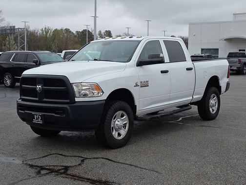 2017 RAM 2500 Tradesman Crew Cab 4x4 6'4' Box