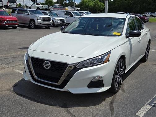 2022 Nissan Altima SR FWD