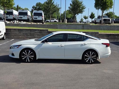 2022 Nissan Altima SR FWD