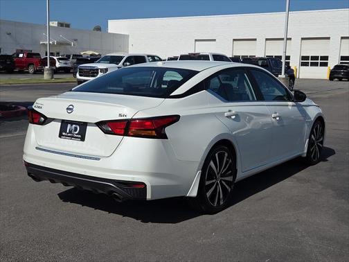 2022 Nissan Altima SR FWD