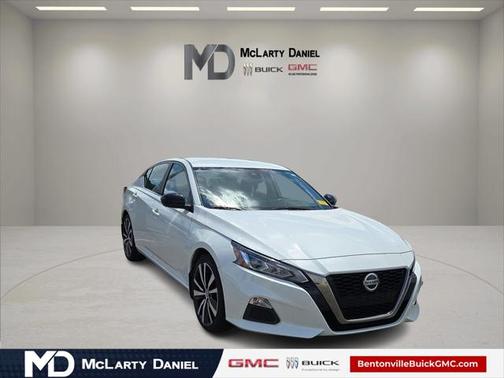 2022 Nissan Altima SR FWD