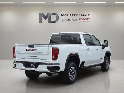 Summit White 2022 GMC Sierra 2500 AT4