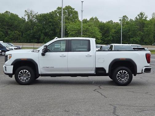 Summit White 2022 GMC Sierra 2500 AT4
