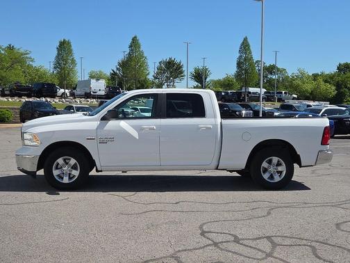 Bright White Clearcoat 2020 RAM 1500 Classic SLT