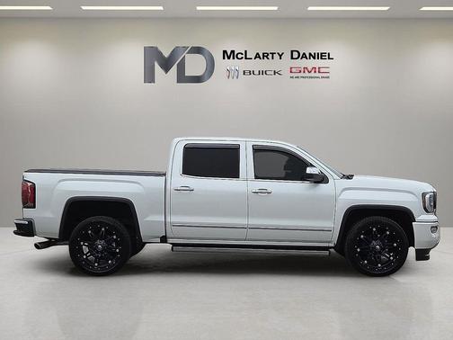 White Frost Tricoat 2018 GMC Sierra 1500 Denali