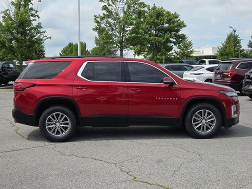 Radiant Red Tintcoat 2023 Chevrolet Traverse LT Cloth
