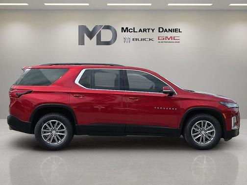 Radiant Red Tintcoat 2023 Chevrolet Traverse LT Cloth