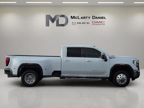 2026 GMC Sierra 3500 SLT