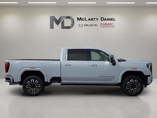 Glacier White Tricoat 2026 GMC Sierra 2500 Denali Ultimate