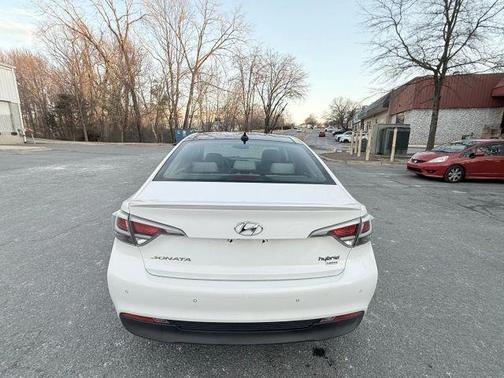2017 Hyundai SONATA Hybrid Limited