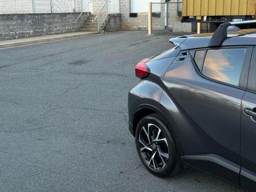 2022 Toyota C-HR XLE