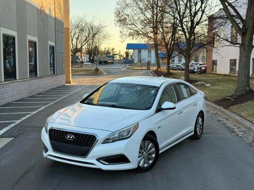2017 Hyundai SONATA Hybrid SE