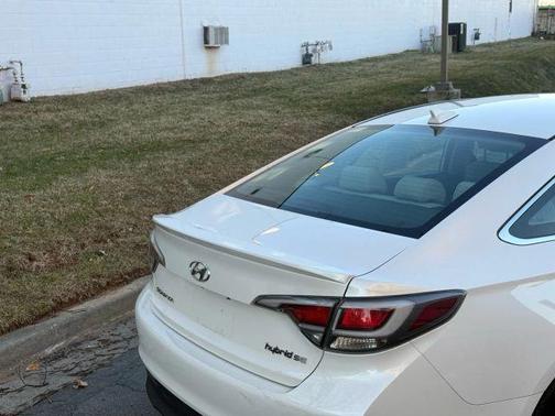 2017 Hyundai SONATA Hybrid SE