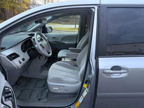 2013 Toyota Sienna LE