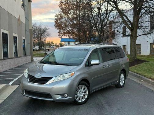 2013 Toyota Sienna LE